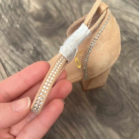 Lulus women’s 11 beige heels - Picture 9 of 10